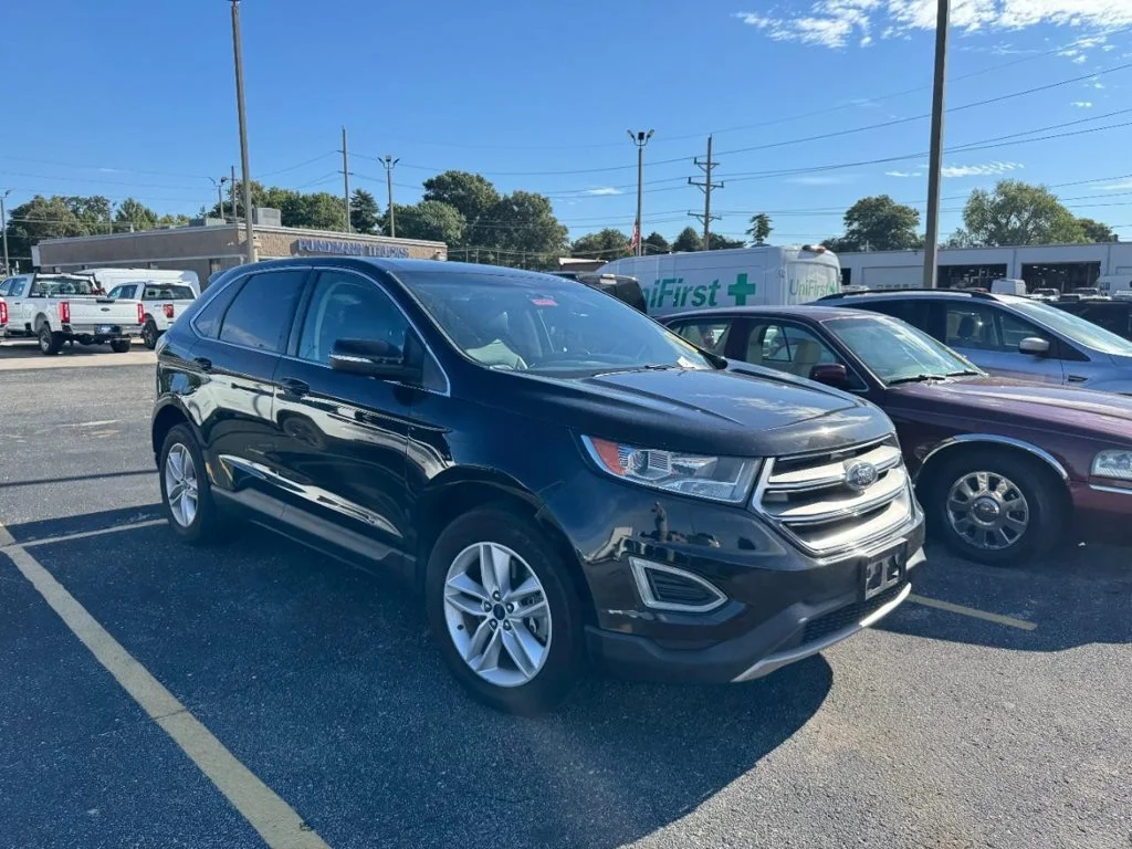 Used 2018 Shadow Black Ford SEL image 3