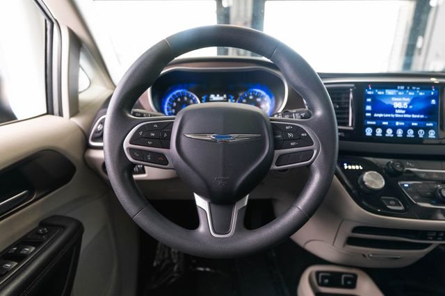 Used 2017 Silver Chrysler Touring image 15