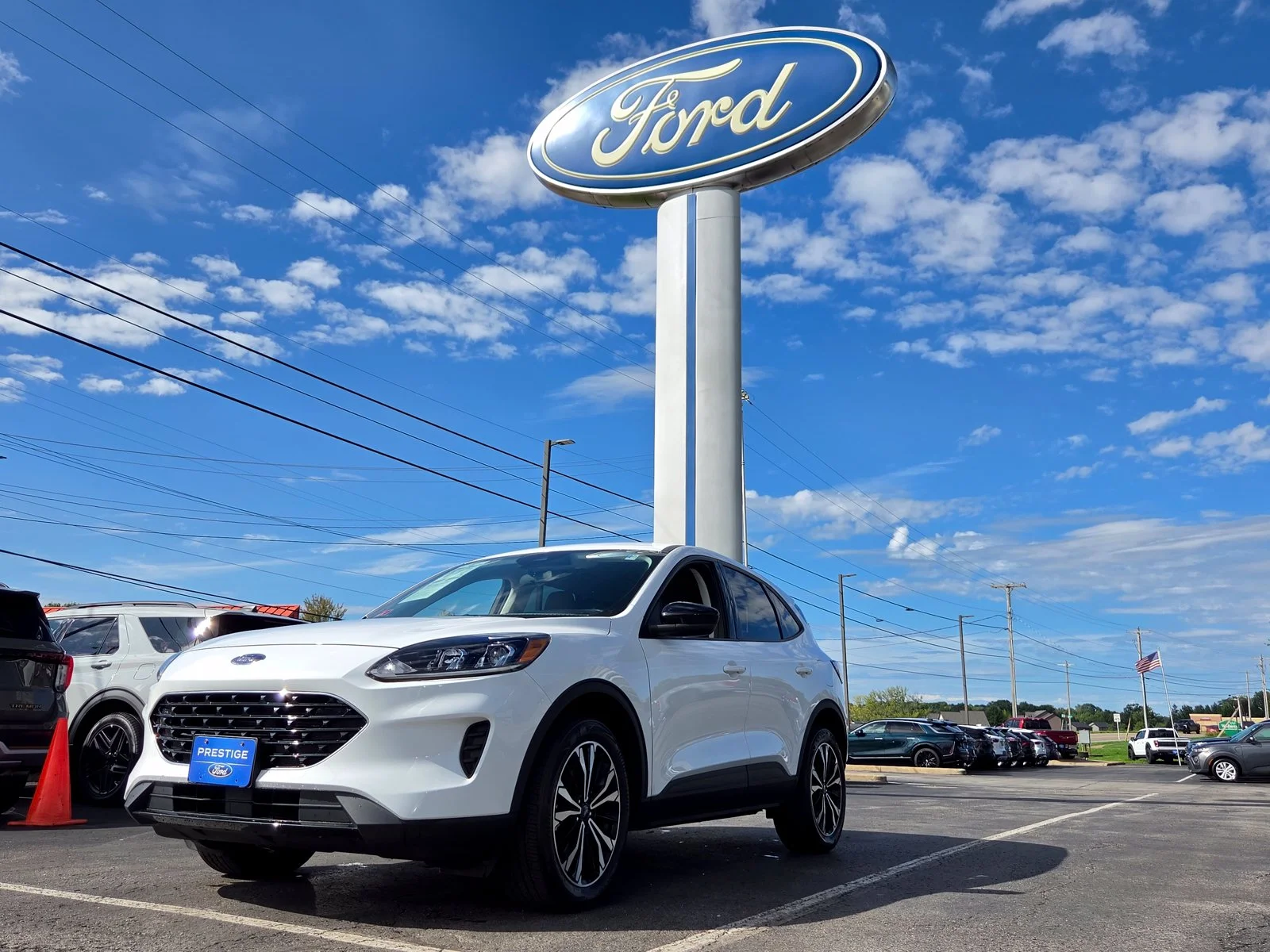 Used 2022 Oxford White Ford SE image 9