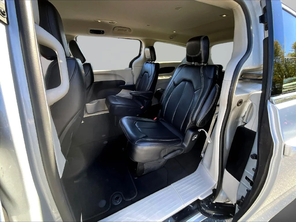 Used 2024 Silver Chrysler Touring L image 24