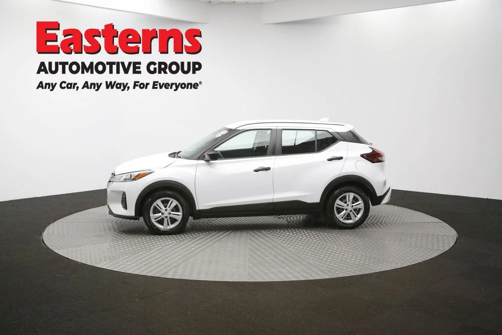 Used 2022 White Nissan S image 59