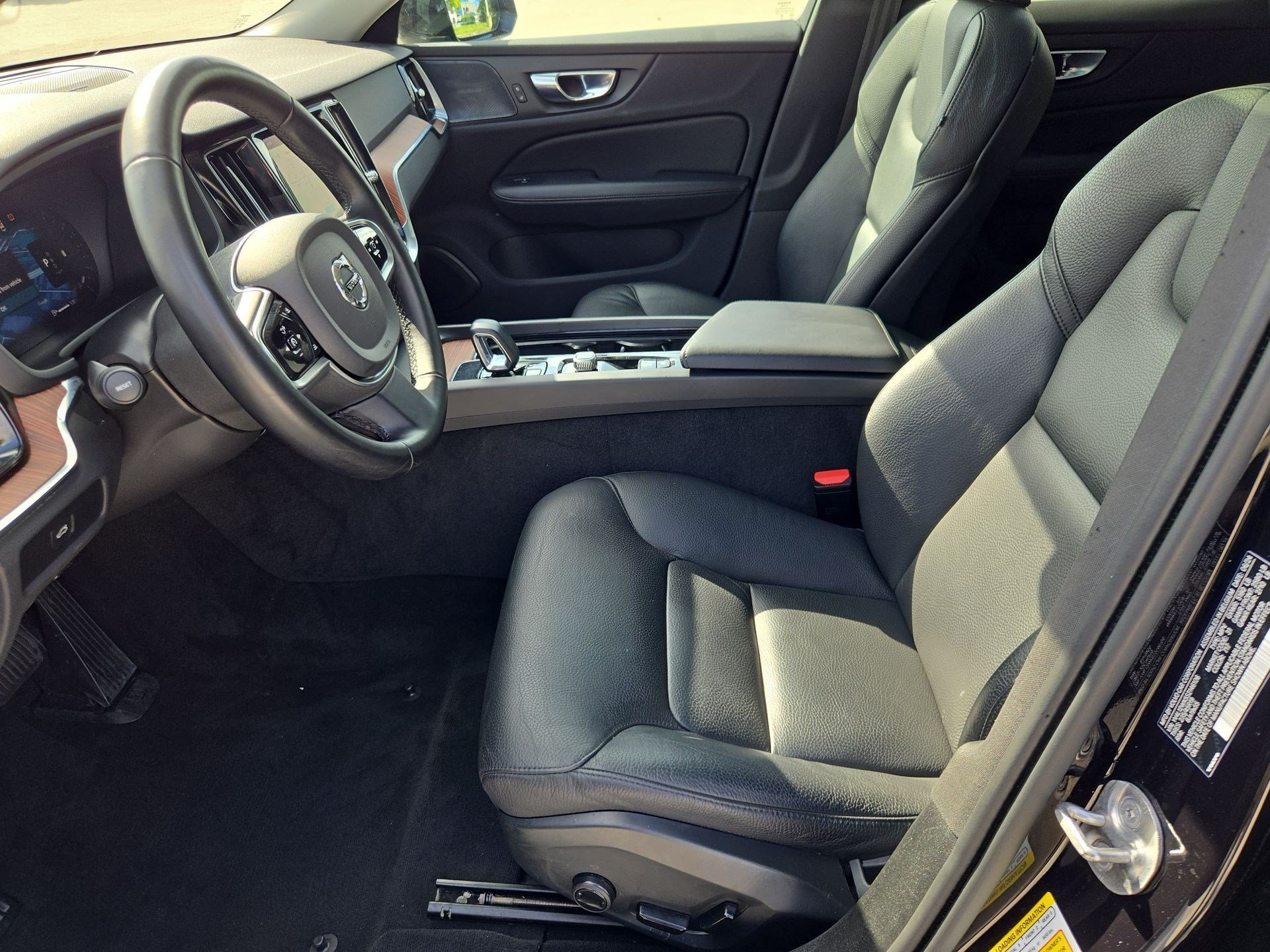 2025 Volvo V60 Cross Country 10