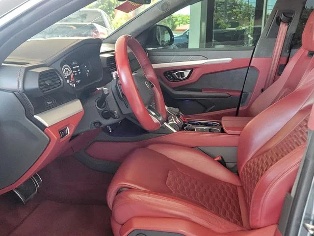 Used 2020  Lamborghini Base image 9