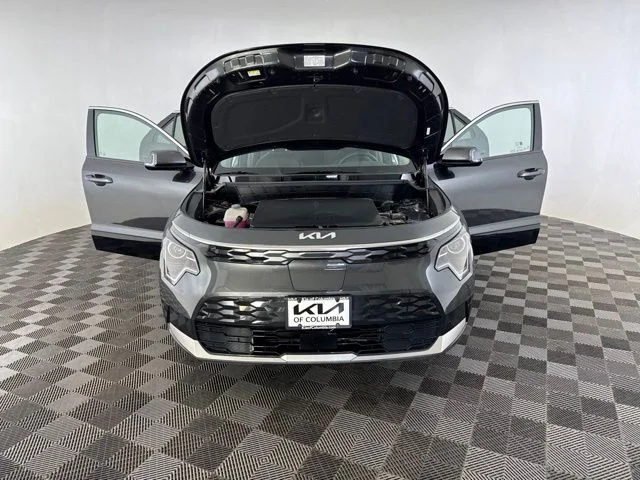 Used 2023 Gray Kia Wind image 13