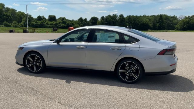 New 2026 Solar Silver Metallic Honda SE image 6