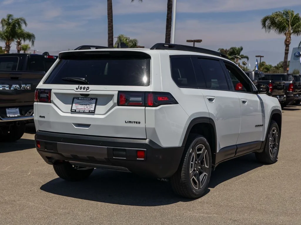 New 2026 Bright White Clear-Coat Exterior Paint Jeep Limited image 4