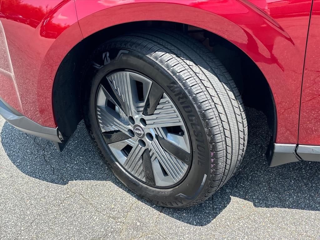 Used 2025 Red Nissan SL image 27
