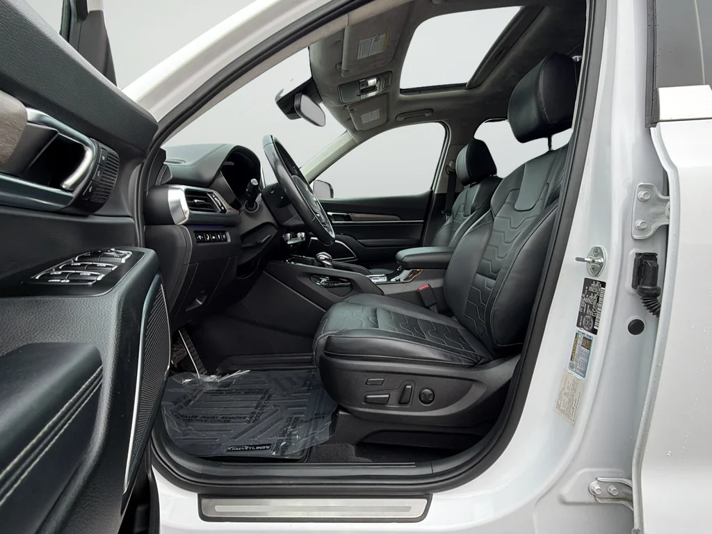 Used 2022 White Kia SX image 10