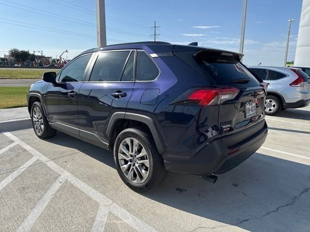 Used 2025  Toyota XLE Premium image 4