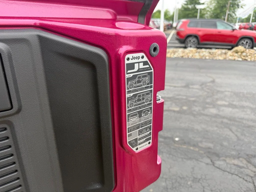 New 2026 Tuscadero Pearl-Coat Exterior Paint Jeep Sport S image 48