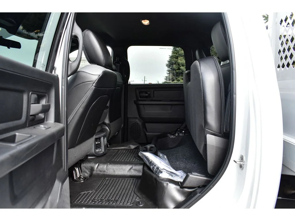 New 2024 Bright White Clearcoat Ram Tradesman image 32