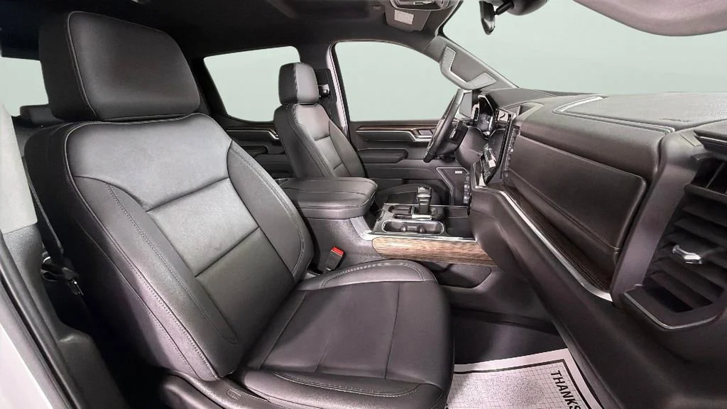 Used 2025 Summit White Chevrolet RST image 35