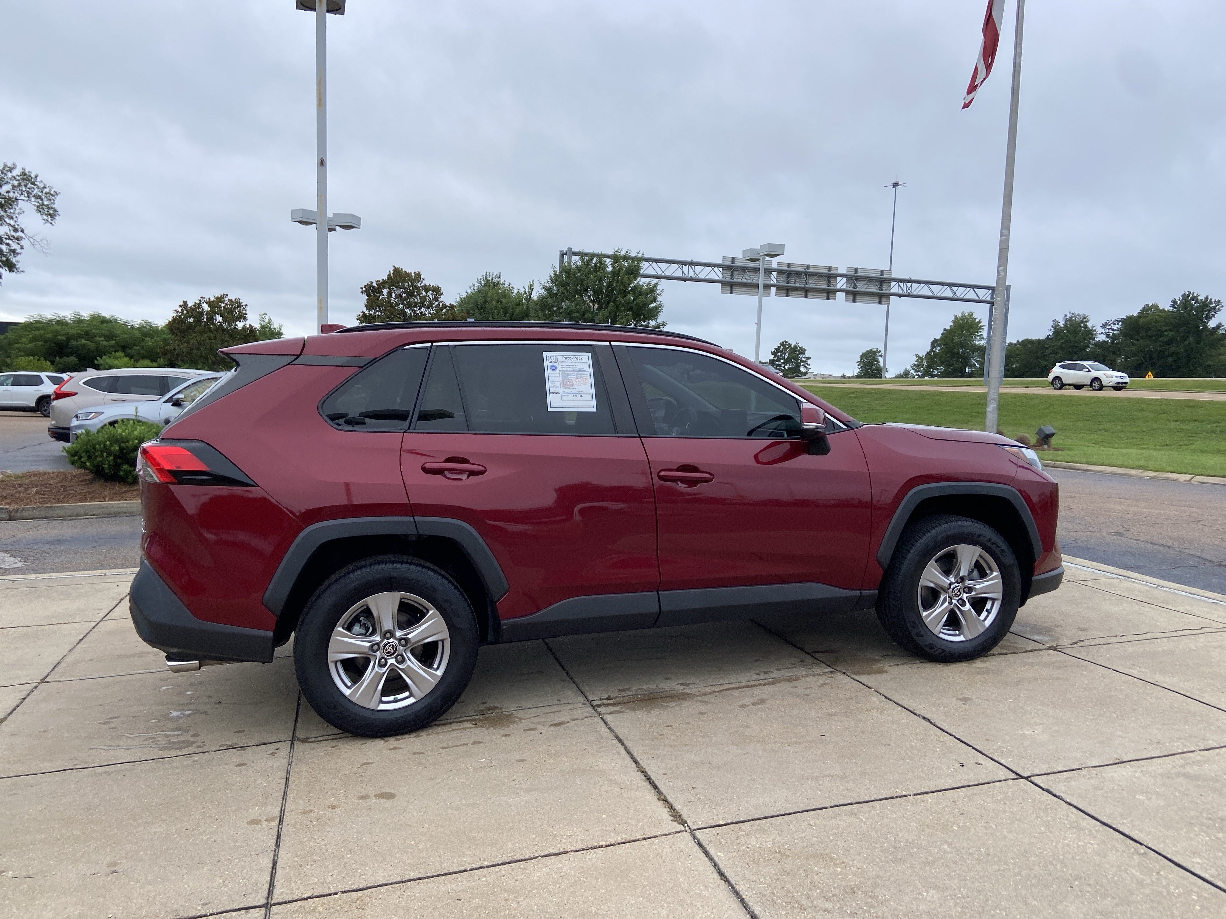 Used 2022 Ruby Flare Pearl Toyota XLE image 15