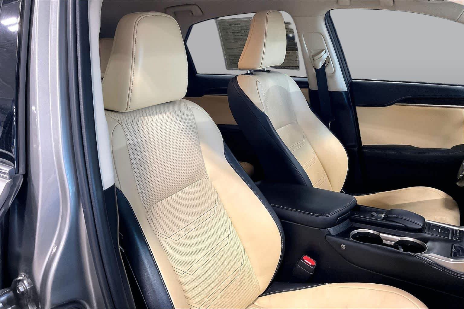 Used 2015 Atomic Silver Lexus  image 9