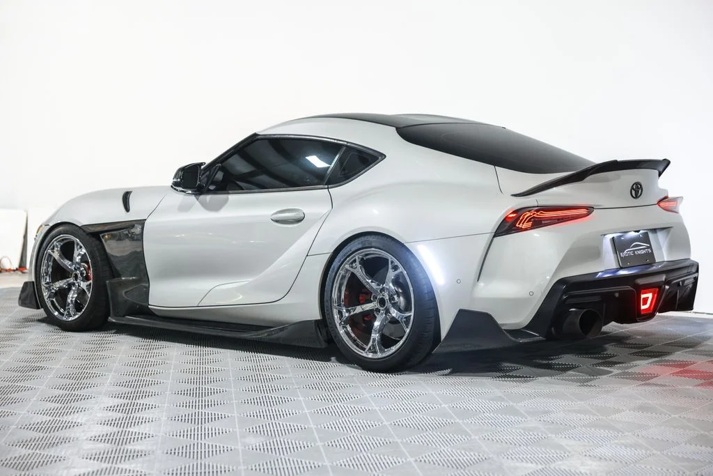 Used 2022 White Toyota 3.0 image 19