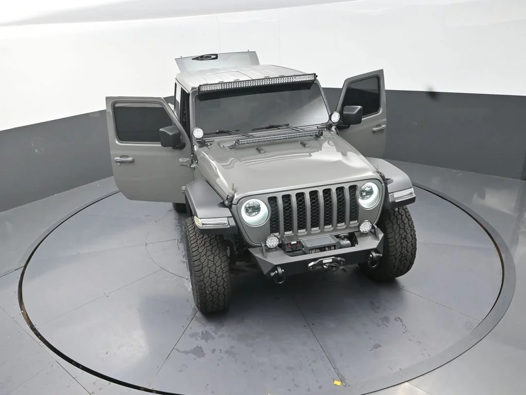 Used 2020 Gray Jeep Sport image 30