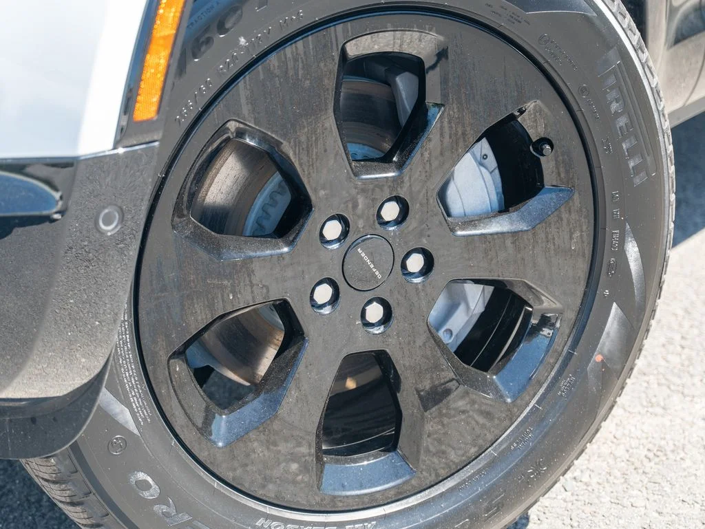 2026 Land Rover Defender X-Dynamic SE - Photo 9