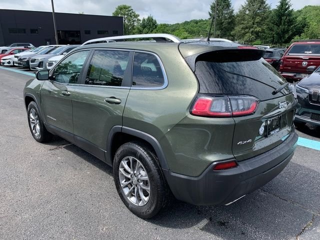 Used 2021 Green Jeep Latitude Lux image 3