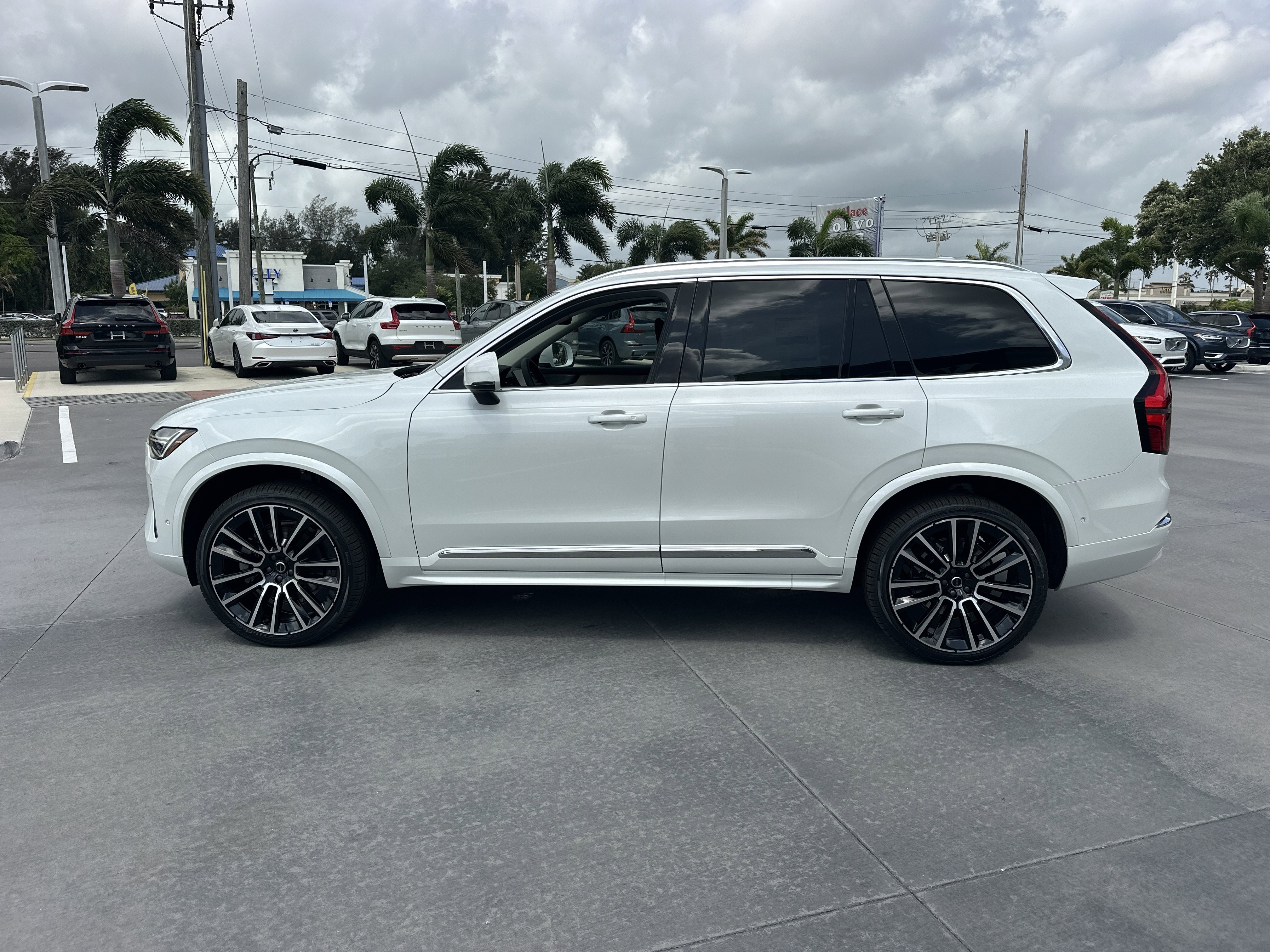 New 2026 Crystal White Volvo Plus image 9