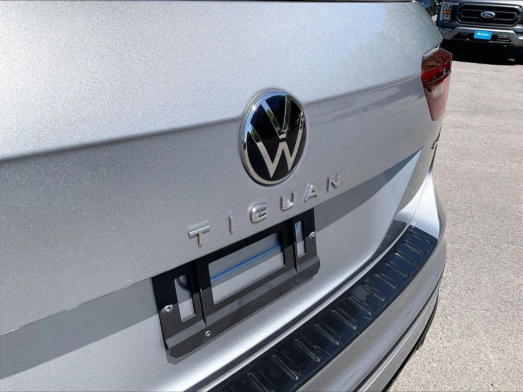 Used 2023 Pyrite Silver Metallic Volkswagen 2.0T SE R-Line Black image 29