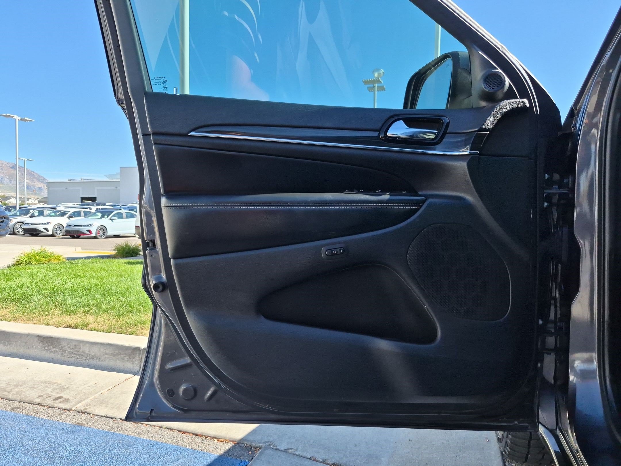 Used 2021 Granite Crystal Metallic Clearcoat Jeep 80th Anniversary image 11