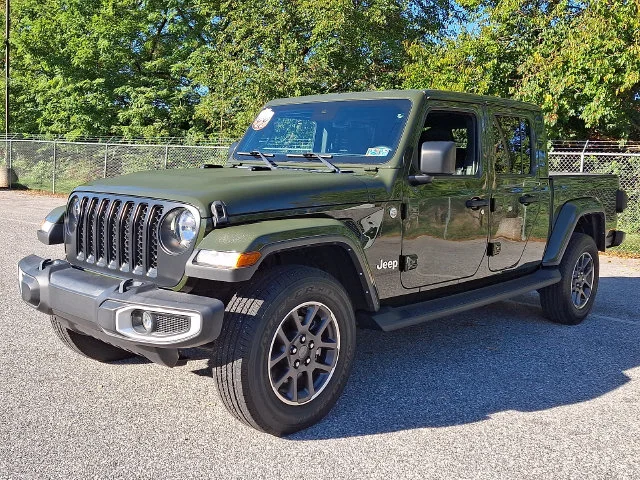 Used 2022 Green Jeep Overland image 3