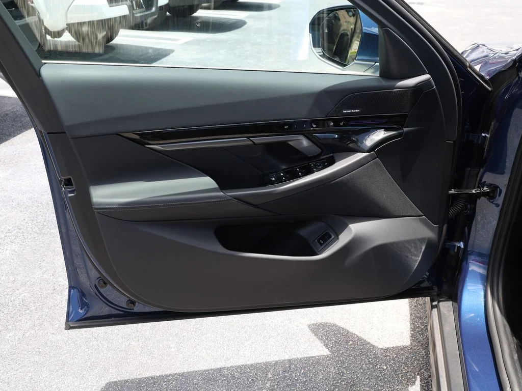 2026 BMW 5 Series 530i - Photo 11