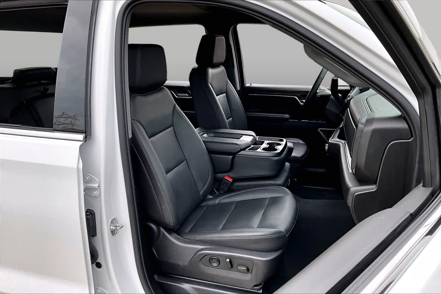 Used 2025 Summit White GMC SLT image 9