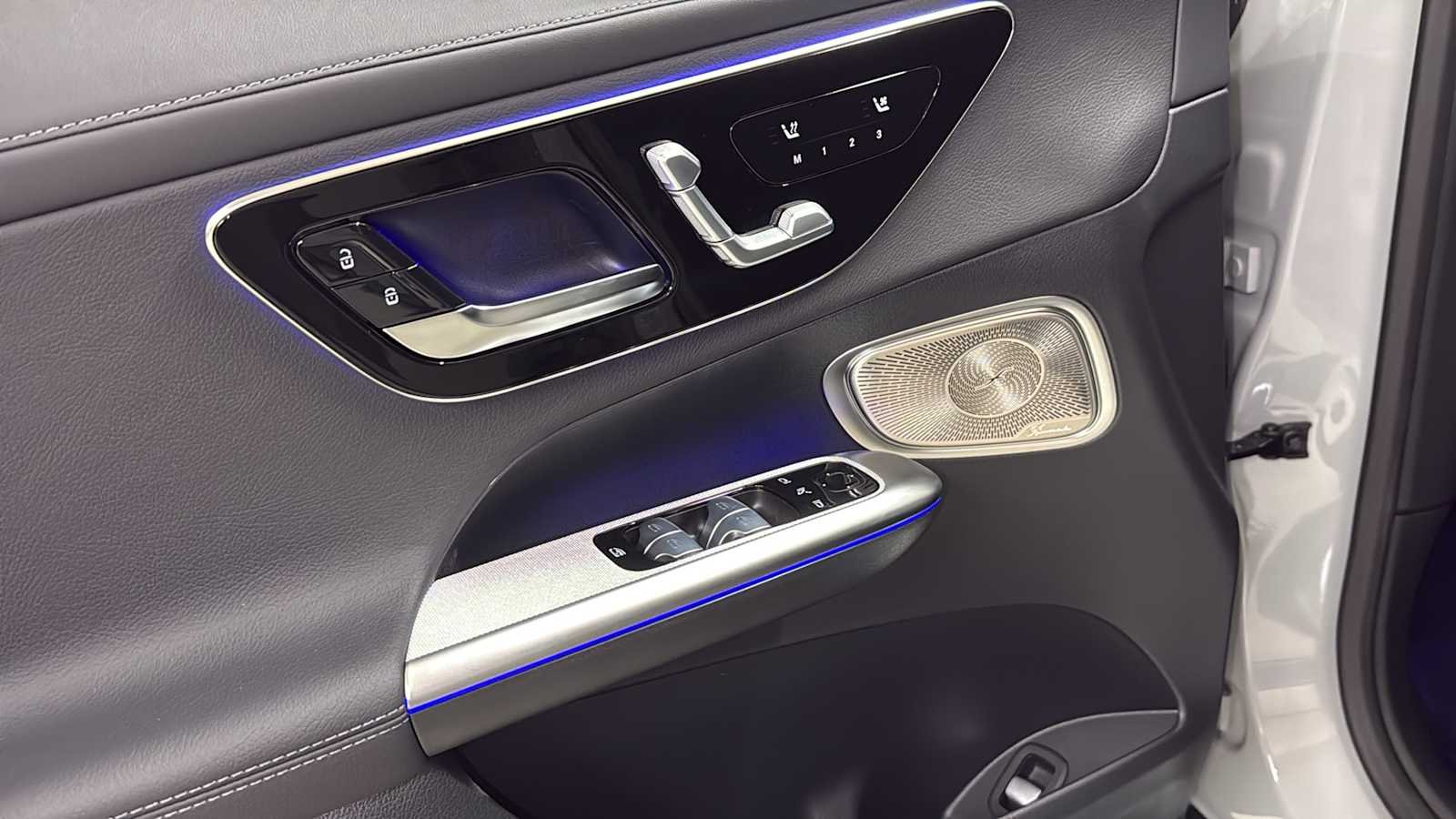 New 2026 MANUFAKTUR Alpine Grey Mercedes-Benz GLC 300 image 15