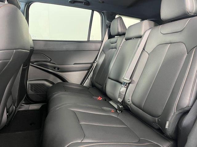 New 2026 Diamond Black Crystal Pearl-Coat Exterior Paint Jeep Limited image 33