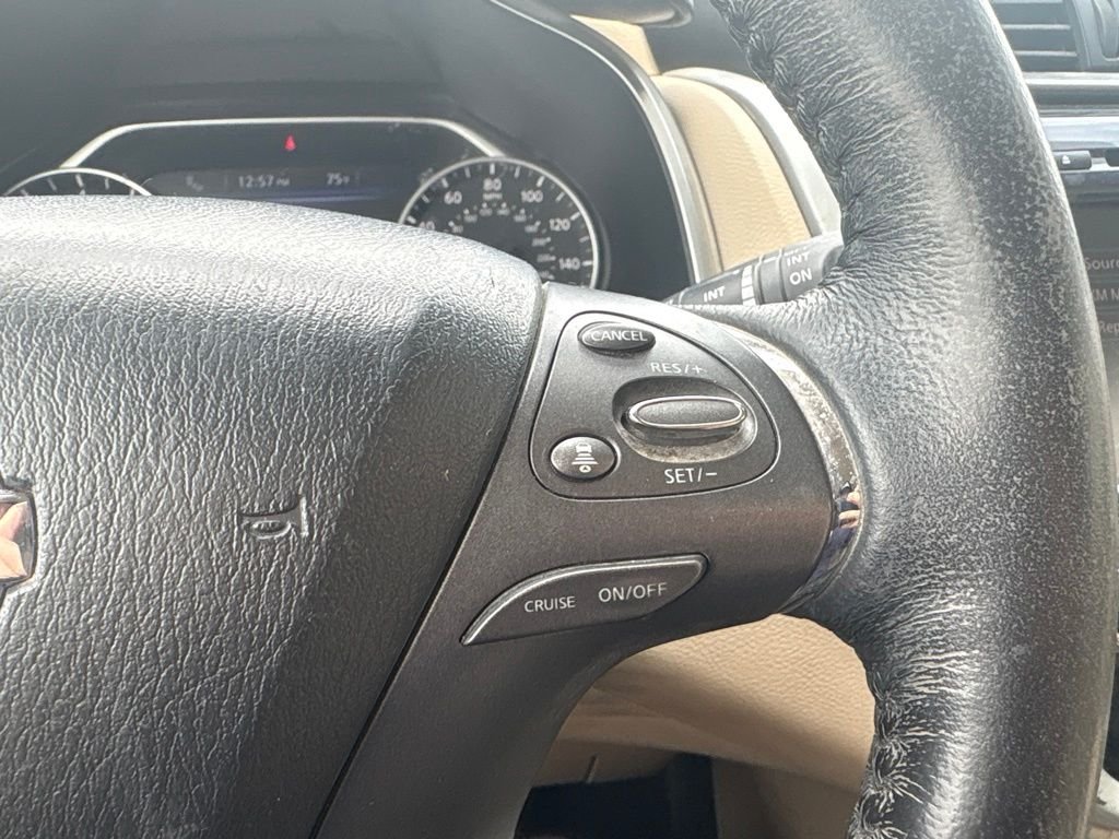Used 2019 Pearl White Tricoat Nissan SL image 17