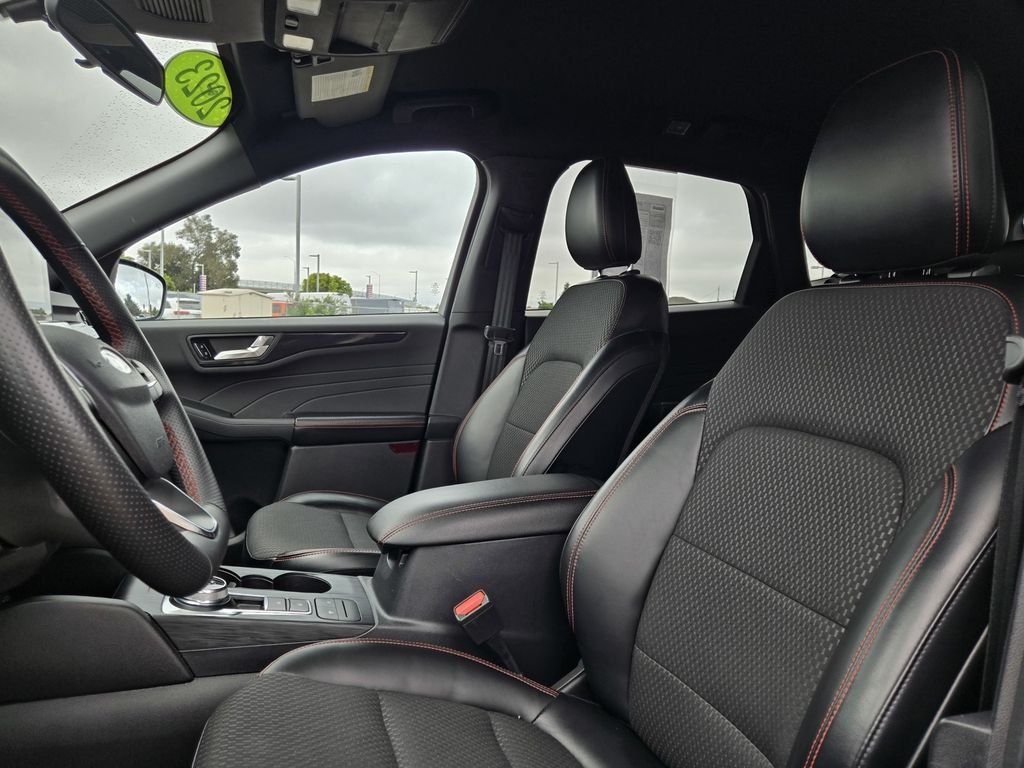 Used 2023 Agate Black Metallic Ford ST-Line image 14