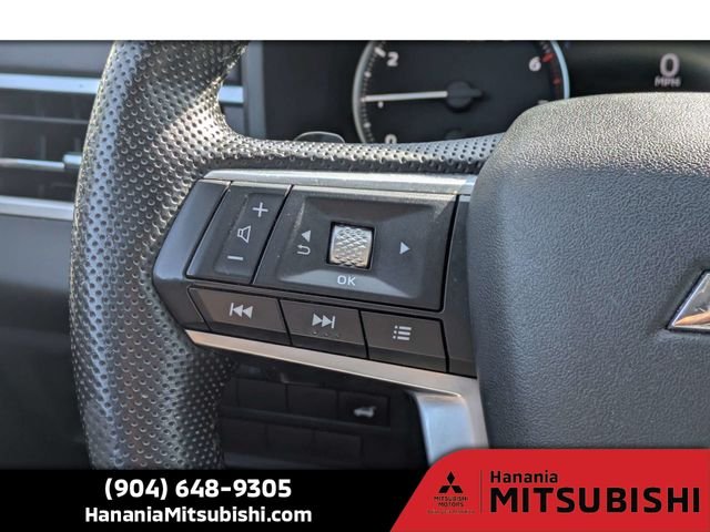 Used 2023 Silver Mitsubishi SE Special Edition image 25