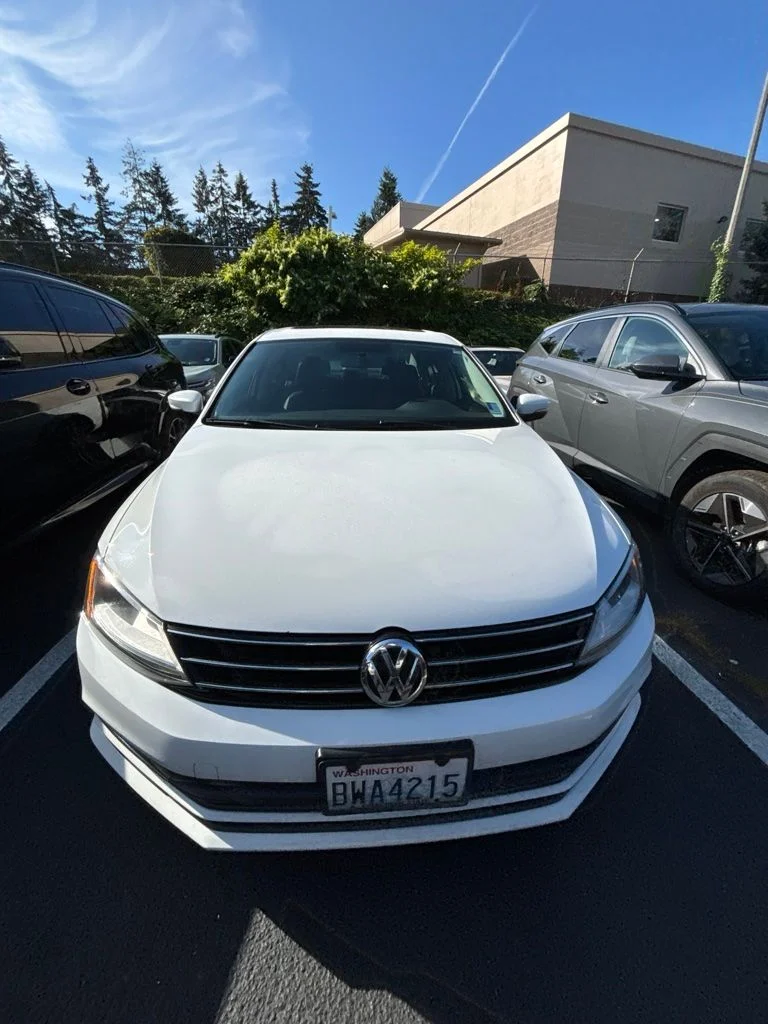 Used 2017 White Volkswagen 1.4T SE image 2