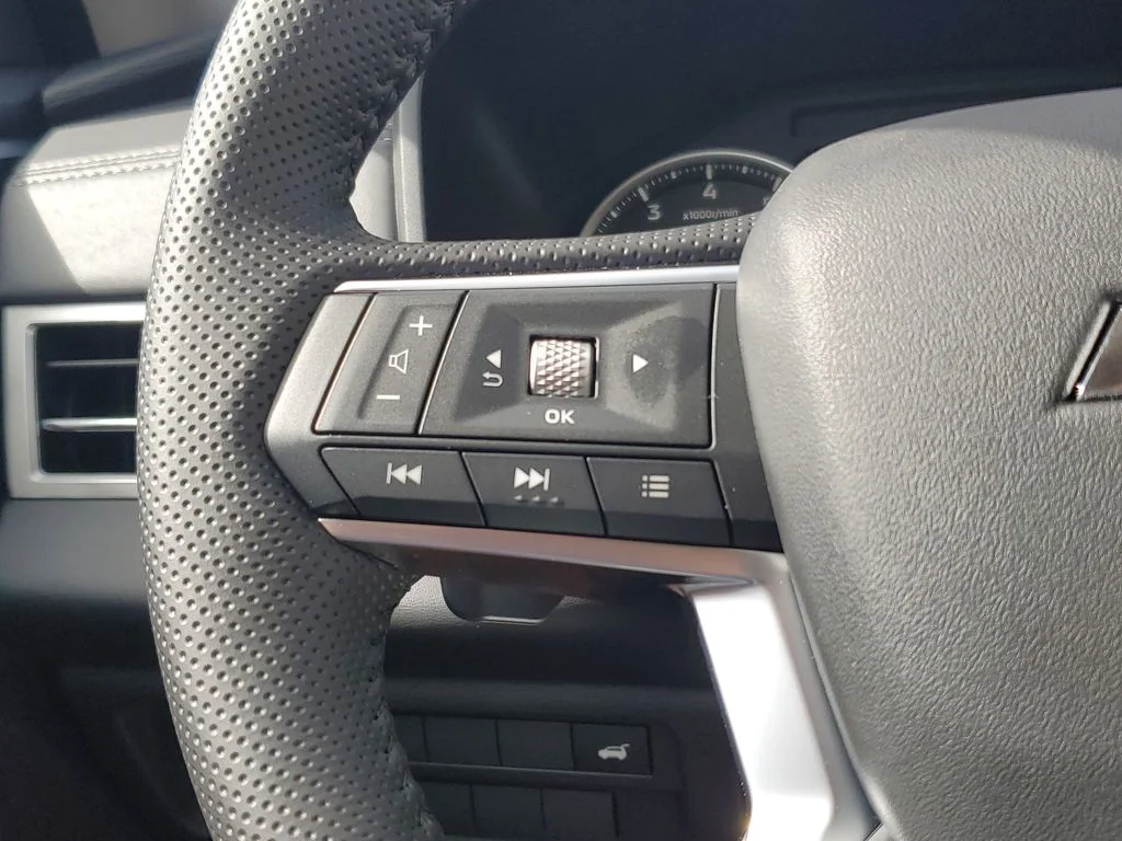 2025 Mitsubishi Outlander SE - Photo 24