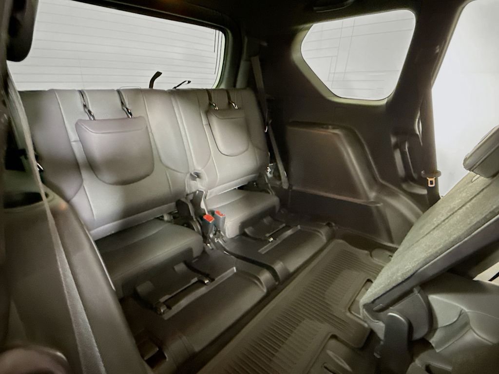 Used 2022 Starfire Pearl Lexus Base image 27