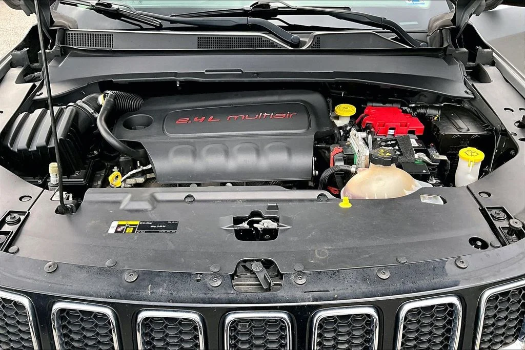 Certified Used 2019 Silver Jeep Latitude image 30