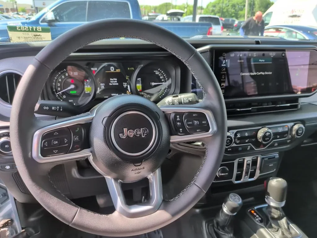 Used 2025 Gray Jeep Sahara 4xe image 27