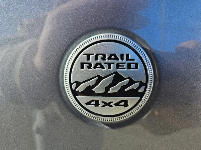 Used 2020 Silver Jeep Unlimited Sahara image 25