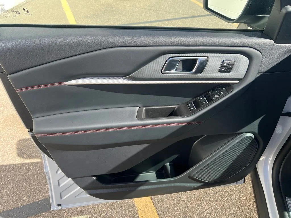 New 2026 Space White Metallic Ford ST-Line image 9