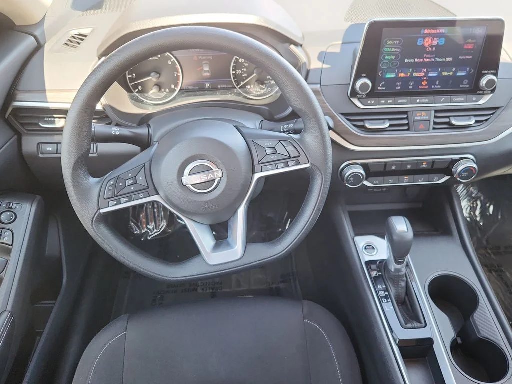 Used 2025 White Nissan 2.5 SV image 11