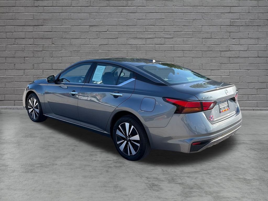 Used 2021 Gun Metallic Nissan 2.5 SV image 4