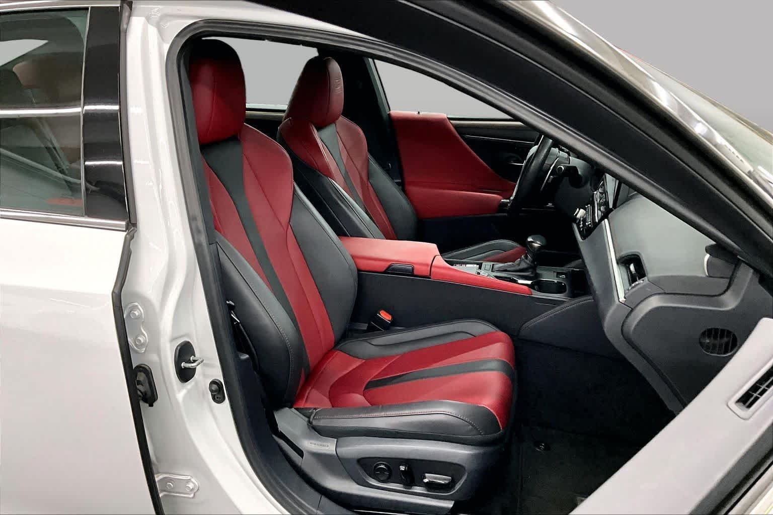 Used 2024 Ultra White Lexus F SPORT Handling image 8