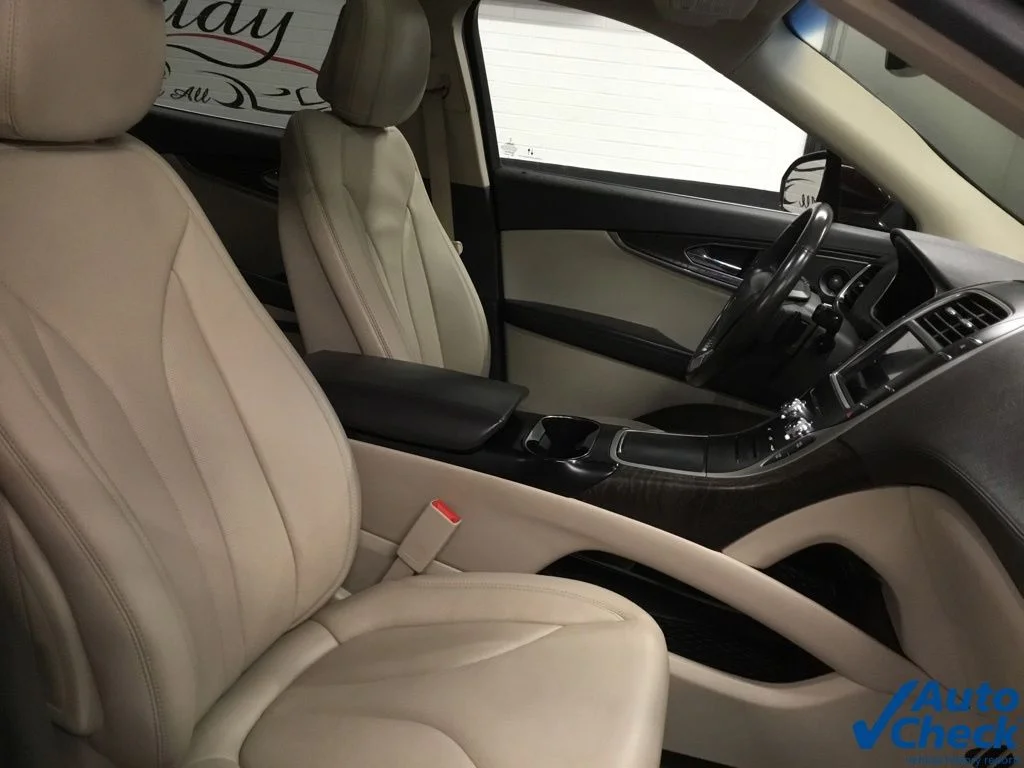 Used 2020 Red Lincoln Reserve image 32
