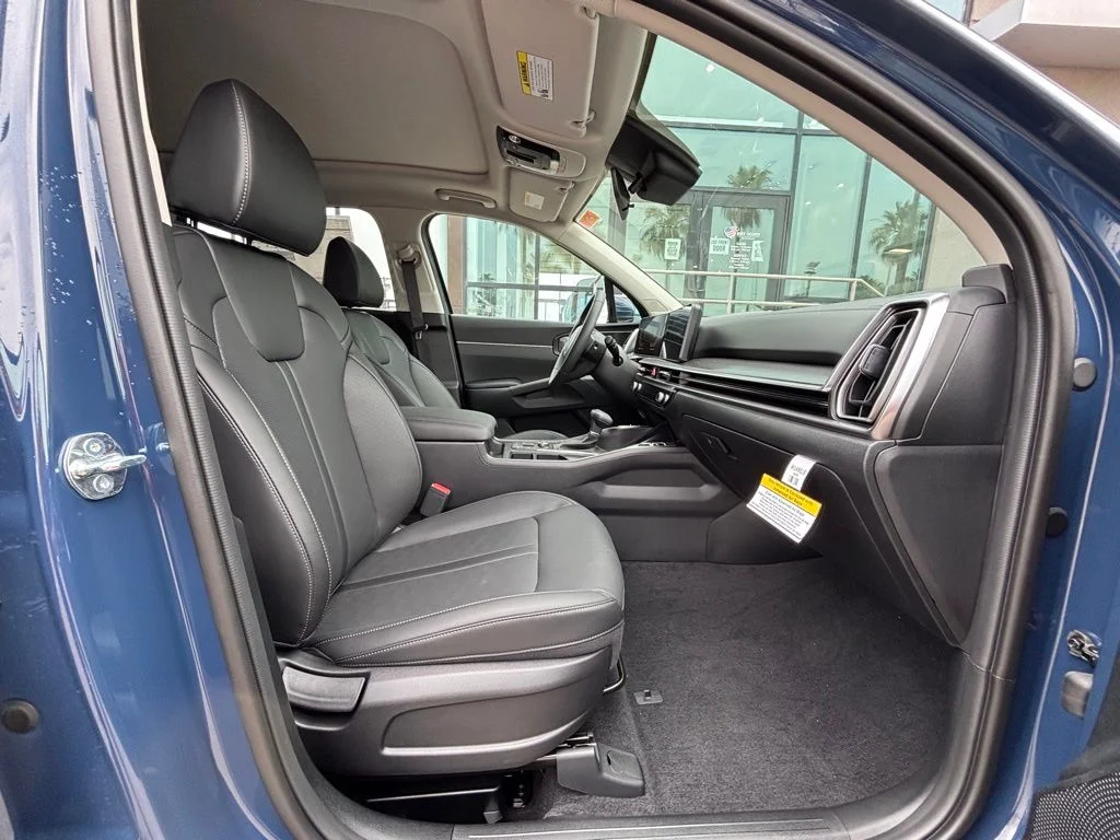 2025 Kia Sorento S - Photo 22