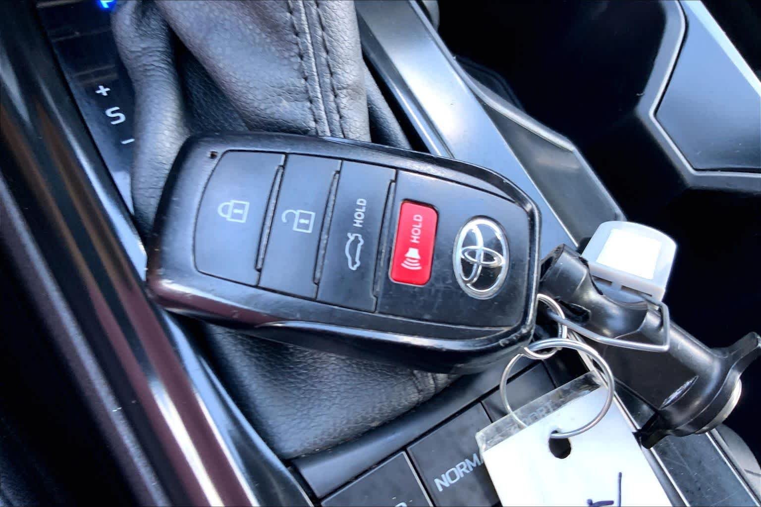 Used 2025 Ice Cap Toyota SE image 14