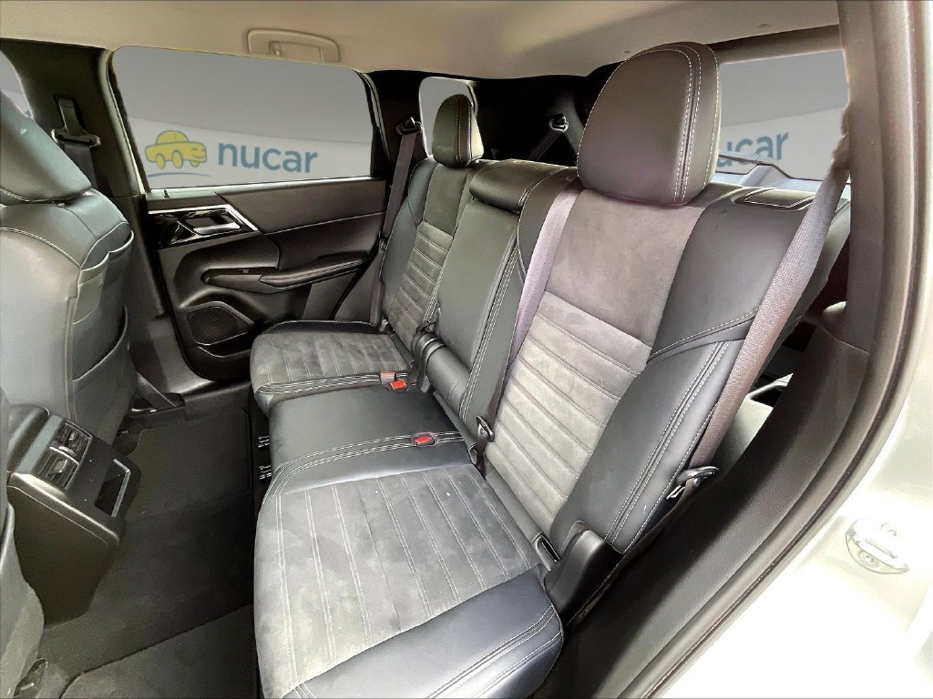 Used 2024 Silver Mitsubishi SE image 14