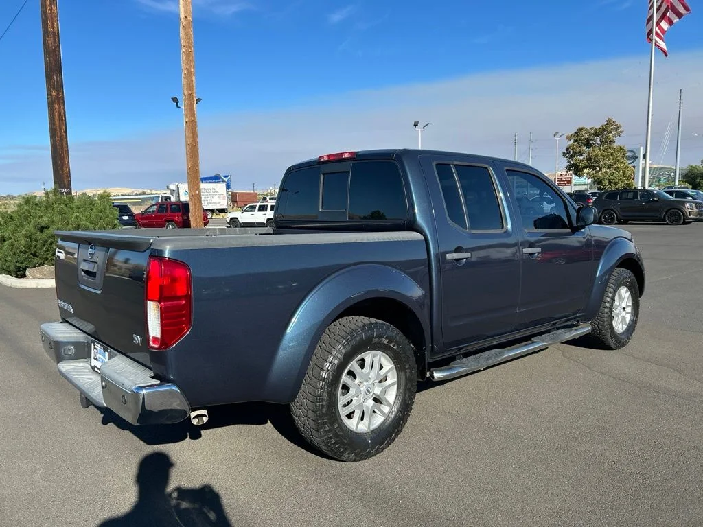 Used 2016 Arctic Blue Metallic Nissan SV image 5