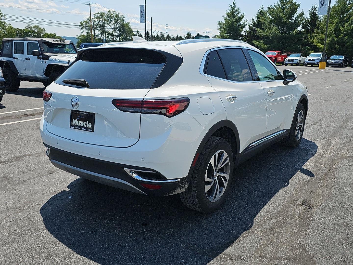 Used 2023 SUMMIT WHITE Buick Essence image 5