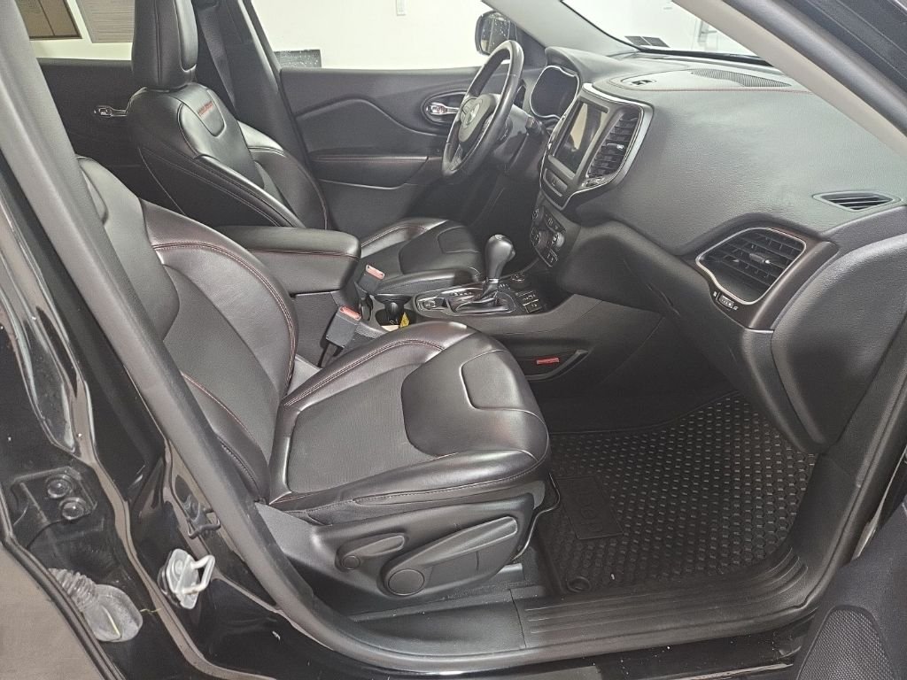 2020 Jeep Cherokee Trailhawk - Photo 24